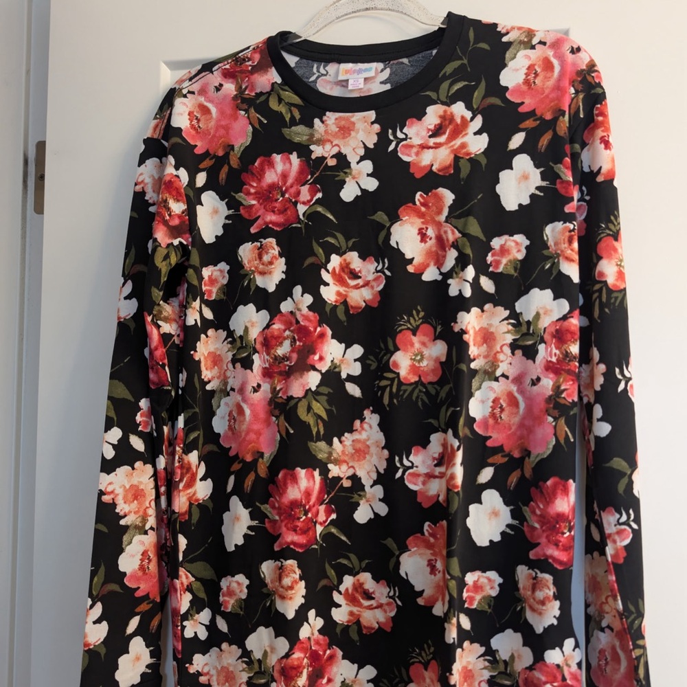 Buy 1 get 2 free! 1!New lularoe Hudson top
